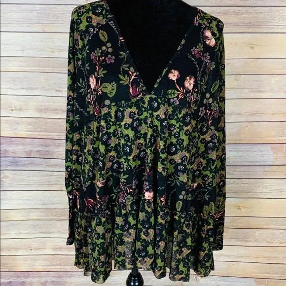Free People Floral V-Neck Tunic in Black and Pink - Picture 8 of 8